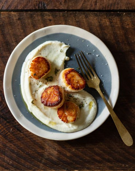 Parsnip Puree Recipe, Masterchef Recipes, 7 Fishes, Parsnip Puree, Seared Scallops, Lean And Green Meals, Shellfish Recipes, Pescatarian Recipes, Scallops Seared