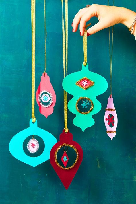 christmas crafts for kids - Vintage Paper Ornaments Paper Ornaments Diy, Easy Holidays Crafts, Paper Christmas Ornaments, Retro Ornaments, Homemade Ornaments, Christmas Crafts To Make, Christmas Tree Crafts, Navidad Diy, Paper Ornaments