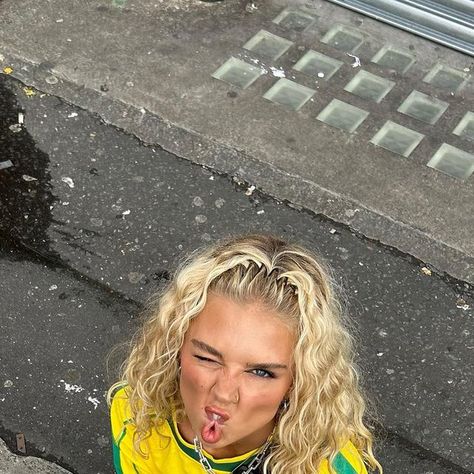 Daisy Birchall on Instagram: "🇧🇷 @retrosoccerkits" Daisy Birchall Outfits, Daisy Birchall, Jersey Fits, 2024 Moodboard, Cool Girl Style, Types Of Girls, September 23, August 1, Girl Style