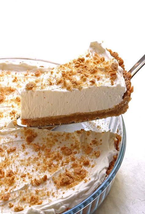 Easy Marshmallow pie is The BEST NO BAKE PIE you will ever have! Light and fluffy texture, very smooth consistency and a melt-in-your-mouth kind of bite. Marshmallow Pie, No Bake Pie, Marshmallow Desserts, Marshmallow Cake, Dinner Party Desserts, Easy Pie Recipes, Marshmallow Treats, Recipes With Marshmallows, Fluffy Texture