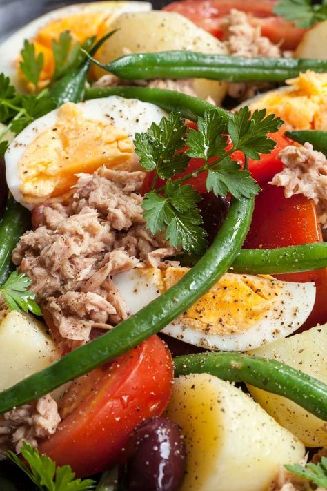 Ina Garten Salad Nicoise - Table for Seven Salad Nicoise Recipe, Nicoise Salad Dressing, Salad Nicoise, Nicoise Salad Recipe, Tuna Nicoise Salad, Chefs Recipes, Classic Salad, Ina Garten Recipes, Nicoise Salad