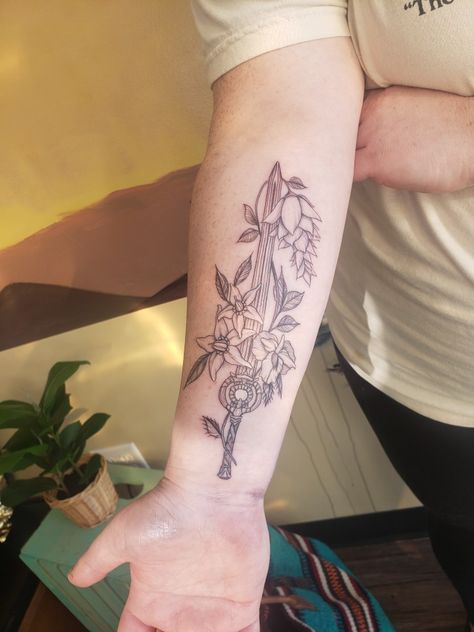 Dawn Breaker Skyrim Tattoo, Dawnbreaker Skyrim Tattoo, Dawnbreaker Skyrim, Dawnbreaker Tattoo, Skyrim Flowers, Game Tattoo Designs, Skyrim Tattoo Ideas, Video Game Tattoo Ideas, Game Tattoo Ideas