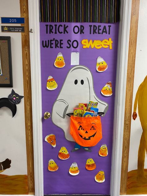 Kiddos made their own candy corn pieces to decorate our classroom door for Halloween. Candy Corn Door Classroom, Candy Corn Door Decoration, Halloween Door Design Classroom, Halloween Decorated Doors Ideas, Candy Corn Bulletin Board Ideas, October Classroom Door Ideas, Halloween Classroom Door Ideas, Lavender Classroom, Diy Halloween Activities