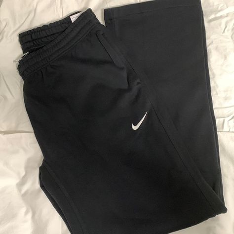 Nike Black mens straight leg jogger Mens Sweat Pants Outfit, Mens Gym Pants, Nike Sweatpants Mens, Nike Pants Mens, Basketball Sweatpants, Jogging Pants Men, Black Jogger Pants, Athletic Sweatpants, Blue Sweatpants