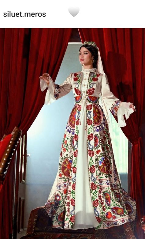 Uzbek Wedding Dress, Kelin Liboslari, Uzbek Clothing, Uzbek Dress, New Hijab Style, Arab Dresses, Fashion Vocabulary, National Dress, Muslim Fashion Outfits