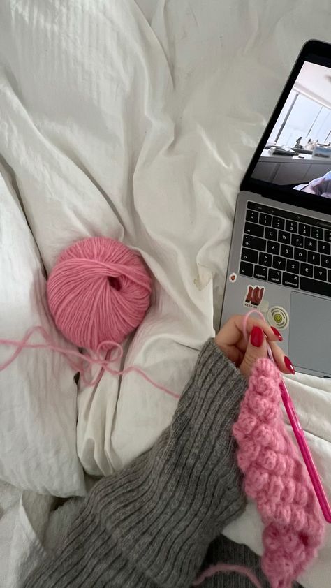 Crochet Aesthetic Girl, Cool Girl Hobbies Aesthetic, Pink Insta Aesthetic, Crocheting Aesthetic Girl, Hannah Hobby, Sophia Hobby, Hobby Girl Aesthetic, Girl Crocheting Aesthetic, Pink Crochet Aesthetic