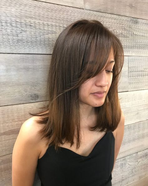 Side Bang Haircuts, Side Fringe Hairstyles, Straight Hairstyles Medium, Straight Layered Hair, Side Bangs Hairstyles, Side Swept Hairstyles, Side Fringe, Bangs With Medium Hair, Glamorous Hair