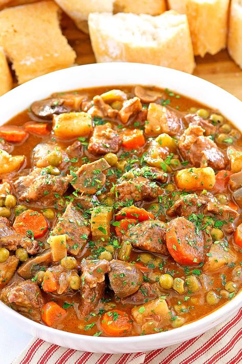 Old Fashioned Beef Stew Stew Recipes Stove Top, Beef Stew Stove, Classic Beef Stew Recipe, Old Fashioned Beef Stew, Beef Stew Stove Top, Red Wine Recipe, Classic Beef Stew, Stew Meat Recipes, Slow Cooker Beef Stew