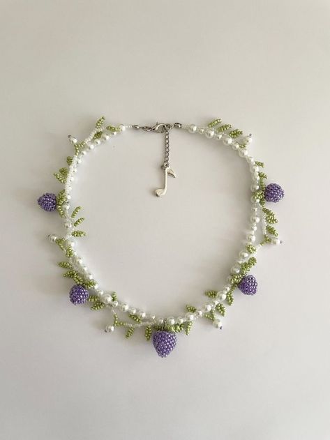 Bead Crochet Jewelry, Glass Bead Crafts Jewellery, Vintage Beaded Jewelry, Cute Beaded Necklaces, Handmade Accessories Necklace, Heart Beaded Necklace, Crafts At Home, Necklaces Bead, Glass Bead Jewelry