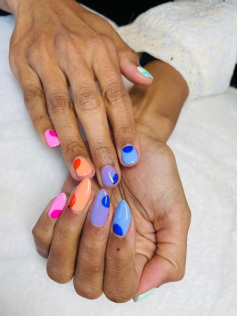 Simple Two Tone Nails, Nail Polish Patterns Color Combos, Contrast Nails Color Combos, 2 Tone Nails Designs Color Combos, 2 Toned Nails, Colorblock Manicure, Block Colour Nails, Color Block Nails Designs, Colorful Abstract Nails