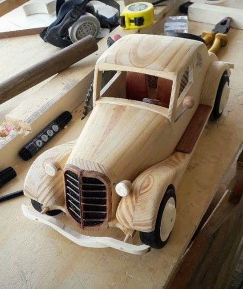 Easy Diy Wood Projects, Woodworking Plans Toys, Wooden Toys Design, Wooden Toy Trucks, Diy Woodworking Projects, Wooden Toy Cars, Making Wooden Toys, Wood Toys Plans, Wooden Truck