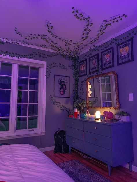 Ideas To Do With Vines In Your Room, Aesthetic Room Ideas Purple, Room Paint Ideas Aesthetic, Purple Bedroom Lights, Purple Room Aesthetic Decor, Vines In Bedroom With Led Lights, Aesthetic Bedroom With Led Lights, Aesthetic Anime Rooms, Bedroom Vines And Lights