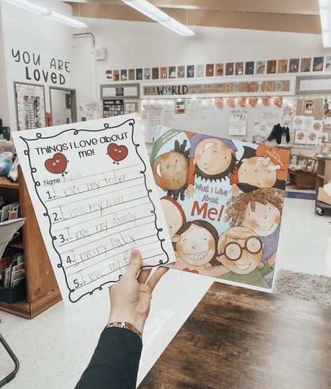 Classroom Activities Kindergarten, Lesson Planning Aesthetic, 1st Grade Teacher Aesthetic, Primary Teaching Aesthetic, English Classroom Aesthetic, Teacher Classroom Aesthetic, Elementary Education Major Aesthetic, Lesson Plan Aesthetic, Teacher Asthetic Picture