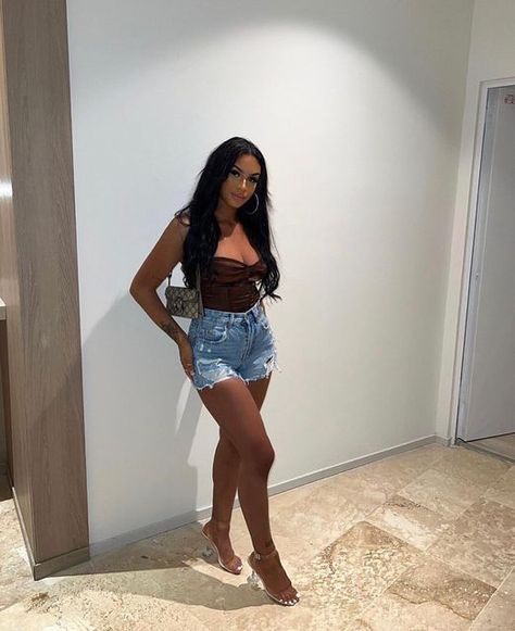 Bum Shorts Outfits, Bum Shorts, Outfits Baddie, Streetwear Ideas, Flirty Outfits, Fashion Nova Outfits, Shorts Outfits, Night Out Outfit, Dressy Outfits