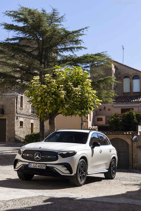 2023 Mercedes-Benz GLC 220d | DailyRevs 2023 Mercedes Glc, Mercedes Suv 2023, Mercedes Glc Suv, Mercedes Benz Glc 2023, Glc 300 Mercedes Benz, Mercedes Glc 2023, Mercedes Benz 2023, Benz 2023, Suv Cars Luxury