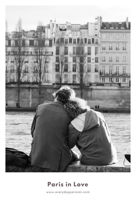 #parisalovestory #parisinlove Photos In Paris, Paris Couple, Paris Black And White, Beautiful Paris, Nyc Girl, Parisian Life, Romantic City, The Seine, Paris Love