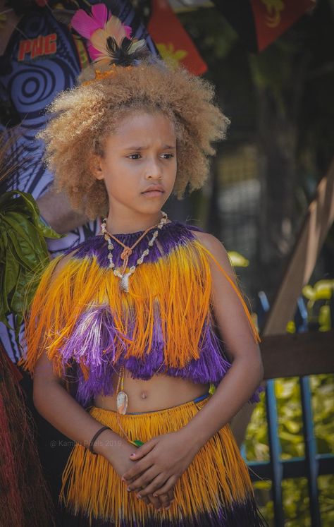 New Ireland blonde, Papua New Guinea ⓒ Kambu (Facebook) Melanesian People, New Ireland Province, Human Diversity, Unique People, New Guinea, Island Girl, Find Beauty, First Nations, Community Board