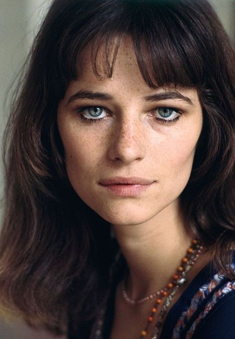 Liz Eggleston, Charlotte Rampling, Actrices Hollywood, British Actresses, 인물 사진, Female Portrait, Face And Body, Movie Stars, Blue Eyes