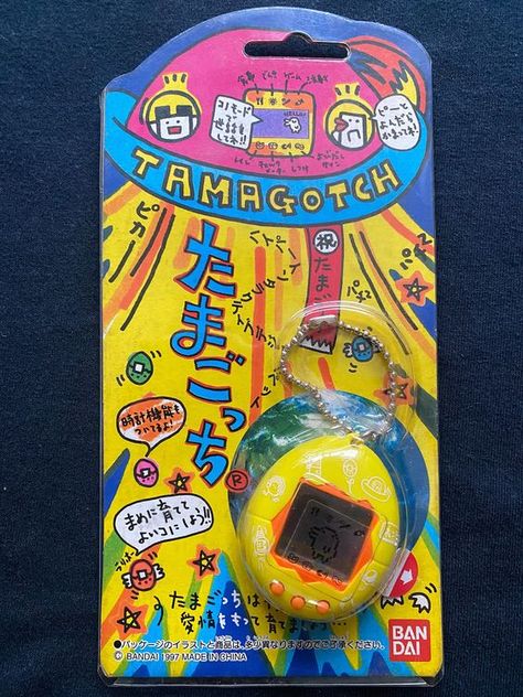 Tamagotchi Packaging, 2000s Toys, Kids Packaging, Toy Packaging, Japanese Toys, Virtual Pet, Graphic Design Packaging, Japanese Graphic Design, Weird Shapes