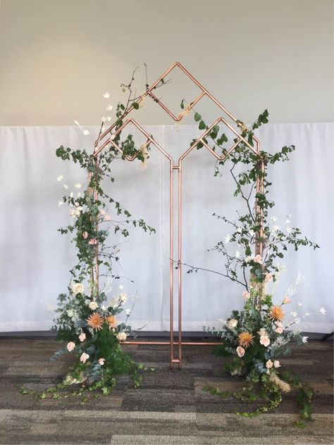 Copper arch in cathedral window shape, perfect for an outdoor wedding. Cathedral Window Backdrop, Pointed Wedding Arch, Cathedral Wedding Arch, Welded Wedding Arch, Wedding Arch Shapes, Metal Arch Decoration Wedding, Metal Wedding Arch Ideas, Trellis Wedding Arch, Unique Wedding Arch Ideas