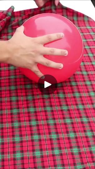 Hometalk Diy, Bouncy Ball, Bouncy Balls, Christmas Hacks, Diy Dollar Tree Decor, Easy Christmas Decorations, Fabric Diy, Homemade Decor, Christmas Projects Diy