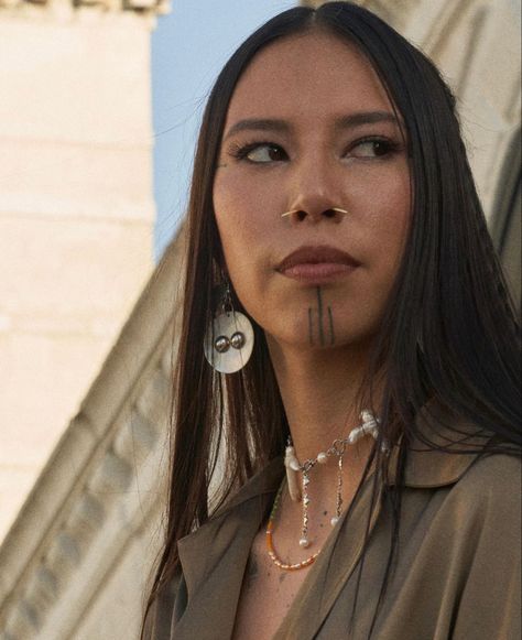 Native American Woman Photography, Native American Face Claims, Native American Hairstyles, Native American Aesthetic, Native Aesthetic, Native Model, Quannah Chasinghorse, Native American Girl, Native Woman