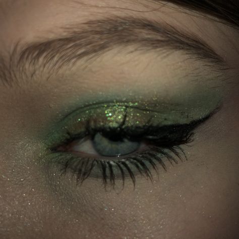 Green Eyeshadow On Blue Eyes, Jojo Inspired Makeup, Dark Green Fairy Makeup, Green And Silver Makeup Looks, Green Sparkly Makeup, Dark Fairycore Makeup, Dark Green Makeup, Punk Makeup, Formal Makeup