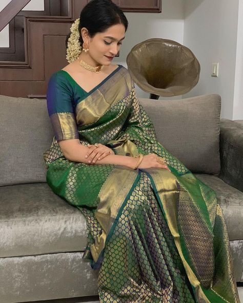 Kanjivaram Saree Look, Green Kanjivaram Saree, Silk Saree Blouse Pattern, Simple Saree Designs, Kanjivaram Saree, Fancy Sarees Party Wear, Indian Saree Blouses Designs, Silk Saree Blouse Designs