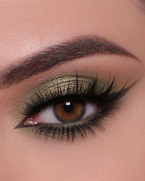 Brown Eyes With Green Eyeliner, Fall Eyeshadow Looks For Green Eyes, Make Up For Hazelnut Eyes, Olive Eye Makeup, Green Eye Makeup Brown Eyes, Eye Makeup Hazel Eyes, Olive Makeup, Fall Eye Makeup, Fall Eyeshadow Looks