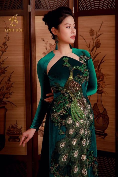 Thai Silk Dresses, Long Blouse Designs, Asian Style Dress, Gown Party Wear, Peacock Theme, Wedding Party Outfits, Peacock Dress, Theme Dress, Fancy Blouses