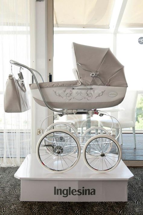 inglesina Stroller Aesthetic, Mom Dr, Baby Buggy, Baby Gadgets, Baby Room Inspiration, Baby Prams, Baby Necessities, Baby Bassinet, Luxury Baby