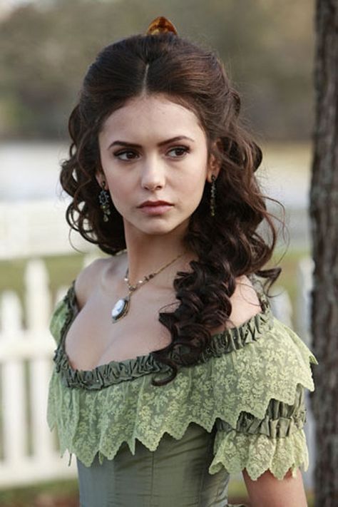 Tvd Wallpaper, Medieval Lady, Vampire Hair, Nina Dobrev Vampire Diaries, Vampire Diaries Fashion, Victorian Vampire, Katerina Petrova, Fascinator Wedding, Victorian Hairstyles