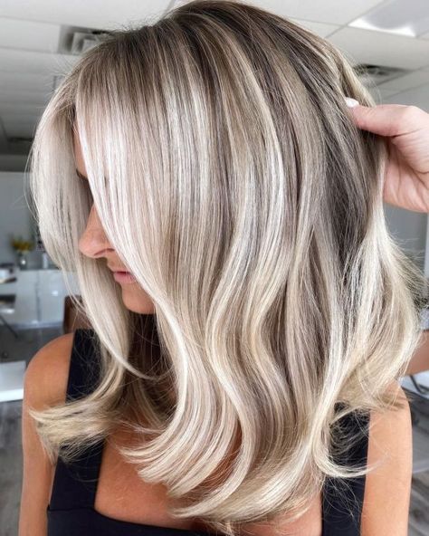 Champagne Highlights on Ash Blonde Hair Winter Blonde Hair Balayage, Blonde Highlights On Dark Hair Short, Blonde Hair Fade, Champagne Highlights, Blonde Highlights With Lowlights, Low Lights For Blonde Hair, Blonde Highlights Ideas, Icy Blonde Highlights, White Blonde Highlights