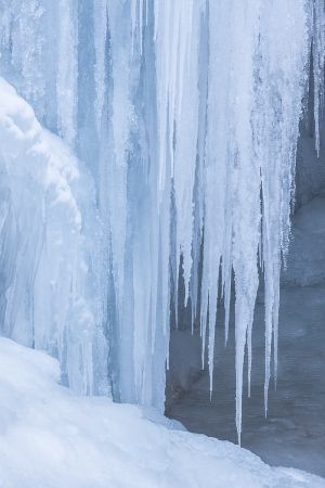 Giant icicles, Slovenia. Photo: Russ Hansen. Dead Snow, The Stolen Heir, Stolen Heir, Ice Aesthetic, Ice Powers, Paris In Autumn, Types Of Fairies, Winter Princess, Canadian Winter