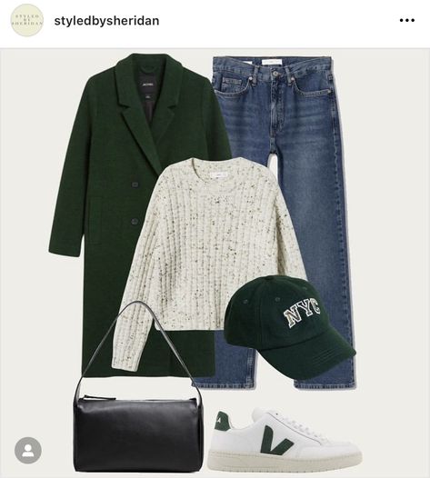 Green Coat Outfit Winter, Green Turtleneck Outfit, Green Coat Outfit, Mantel Outfit, Jeans Jumper, Relaxed Outfit, October 4, Green Coat, Mode Inspo