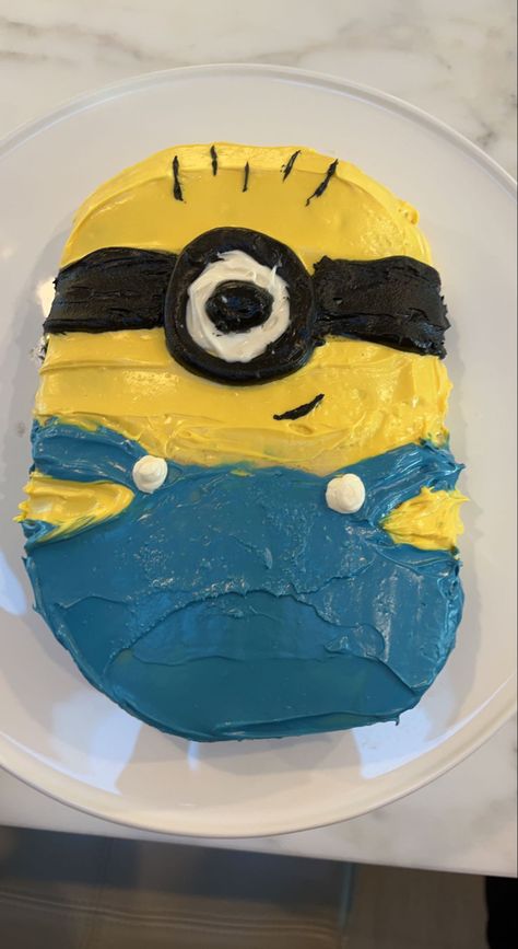 Minion Cake Funny, Cake Designs Funny Easy, Funny Cake Decorating Ideas Easy, Easy Funny Cake Ideas, Silly Cake Designs, Funny Cake Designs Hilarious, Cake Decorating Ideas Funny, Funny Cakes To Make, Cake Funny Design