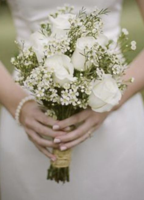 Small Wedding Bouquets, Simple Wedding Bouquets, Cheap Wedding Flowers, Green Bouquet, Bridesmaid Bouquets, White Wedding Bouquets, Green Bridesmaid, Wedding Flower Decorations, Flowers Red