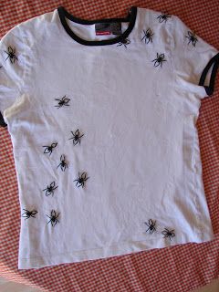 Nursery Rhyme Costume, Diy Halloween Spider, Happy Halloween Gif, Diy Halloween Shirts, Vinyl Painting, Sewing Painting, Spider Shirt, Halloween Tee Shirts, Halloween Decorations Diy Outdoor