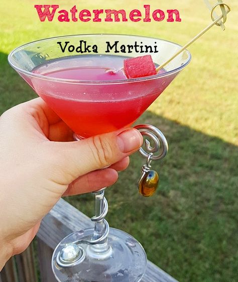 End of Summer Fresh Watermelon Vodka Martini Smirnoff Watermelon, Watermelon Martini, Grilled Watermelon, Bonefish Grill, Recipe For Teens, Vodka Martini, Watermelon Lemonade, Fresh Watermelon, Summer Fresh