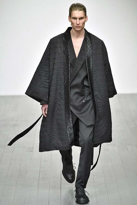 Masculinity Quotes, Mamoru Chiba, Workout Man, Male Kimono, Mens Fashion Wedding, Menswear Runway, Couture Mode, Future Fashion, Mens Fashion Summer