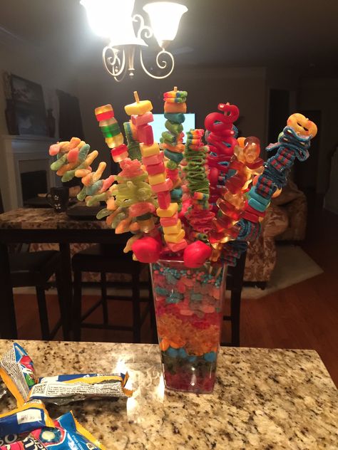 Gummy candy bouquet Gummy Candy Bouquet, Gummy Bear Bouquet, Gummy Bouquet, Candy Photoshoot, Gummy Bear Candy, Candy Gift Baskets, Candy Bouquet Diy, Flower Boquet, Bff Gifts Diy