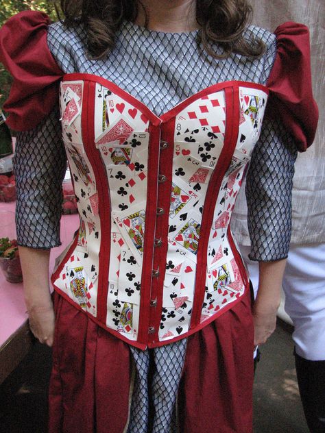 Card Corset Queen Of Hearts, Queen Of Hearts Dress Inspiration, Playing Card Corset, Queen Of Hearts Corset, Card Corset, Calavera Halloween, Queen Of Hearts Dress, Queen Of Hearts Halloween Costume, Queen Of Hearts Halloween