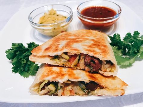 Zucchini Quesadilla, Vegetarian Quesadillas, Vegetarian Quesadilla, Onions And Tomatoes, Best Zucchini, Quesadilla Recipes, Kalamata Olives, Flour Tortillas, Vegetarian Recipes Healthy