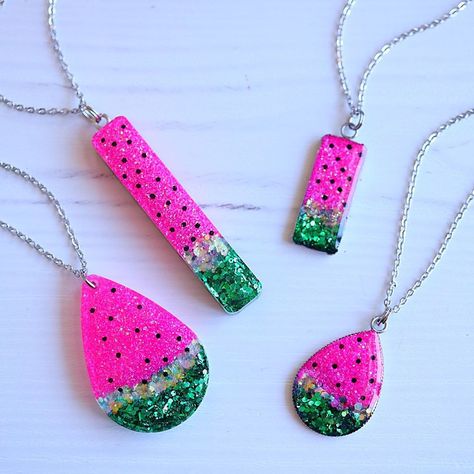 Neon Resin Earrings, Necklaces Diy Ideas, Uv Resin Earrings Diy, Summer Resin Earrings, Uv Resin Jewelry Ideas, Resin Necklace Ideas, Resin Earrings Ideas, Resin Earrings Diy, Neon Resin