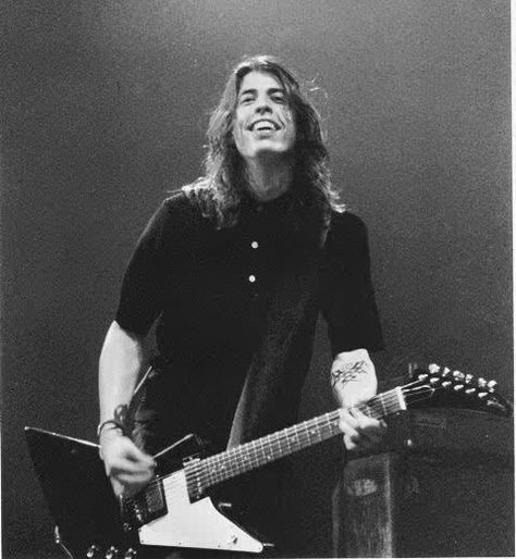 Foo Fighters, circa 1995 Dave Grohl Now, Dave Grohl Rare, Chris Shiflett, Dave Grohl Scream, There Goes My Hero, 90s Rock, Foo Fighters Dave Grohl, Foo Fighters Dave, Dave Grohl Playing Guitar