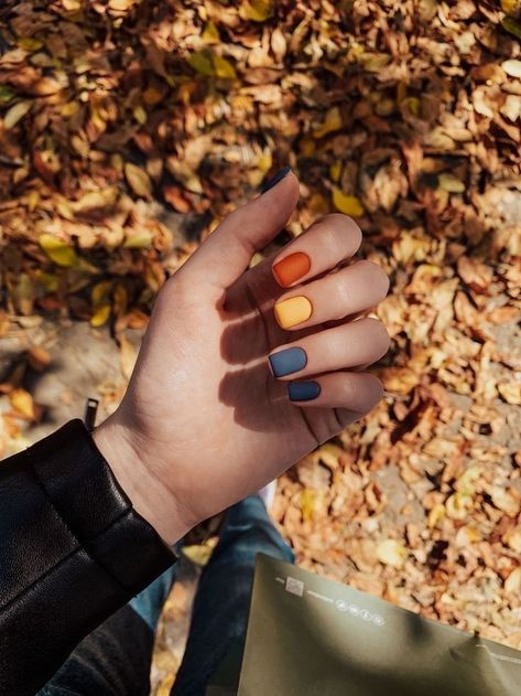 Autumn Manicure Fall Nails Ideas, Aesthetic Autumn Nails, Autumn Aesthetic Nails, Autumn Inspired Nails, Autumn Nails Aesthetic, Mat Nails, Autumn Nails Design, Autumn Nails Ideas, Nail Autumn