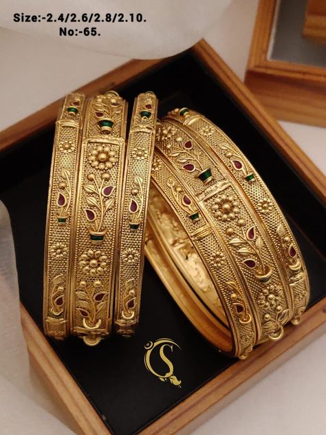 Patla Bangles Gold Antique, Antique Bangles Indian Gold, Antique Gold Bracelet, Unique Gold Jewelry Designs, Delicate Gold Jewelry, Gold Jewels Design, Gold Bangles For Women, New Gold Jewellery Designs, Gold Earrings Models