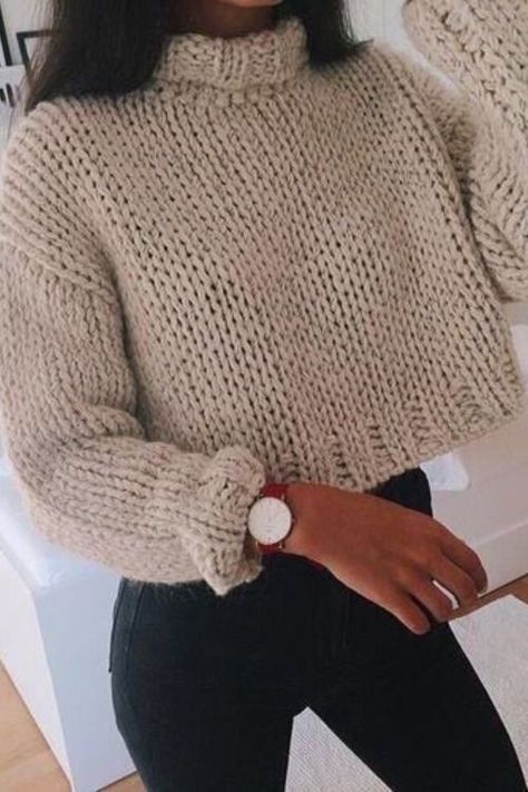 Crop Top Sweater Outfit, Cropped Sweater Outfit, Oversized Cropped Sweater, Oversized Sweater Outfit, Winter Sweater Outfits, Thanksgiving Outfit Ideas, Cute Thanksgiving Outfits, Crochet Hoodie, Baggy Sweaters