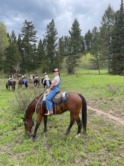 Jackson Hole Wyoming Summer Outfits, Wyoming Honeymoon, Wyoming Fashion, Wyoming Aesthetic, Jackson Hole Wyoming Summer, Jackson Hole Rodeo, Wyoming Homes, Jackson Hole Summer, Wyoming Summer