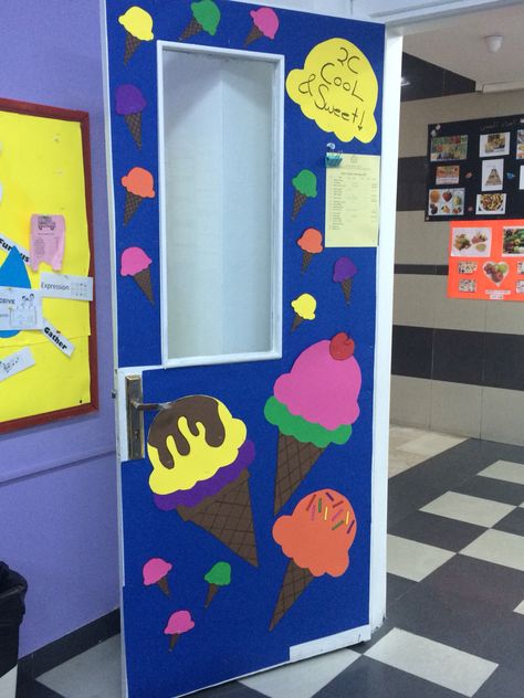 Door Decoration For Kindergarten Classroom Ideas, Ice Cream Door Decoration, Ice Cream Classroom Theme Decor, Ice Cream Door Decorations Classroom, Kindergarten Syllabus, Cream Door, Summer Door Decorations, Button Cookies, Door Decoration Ideas